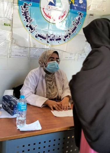 إجراء الكشف الطبي على سيدة إجراء الكشف الطبي على سيدة