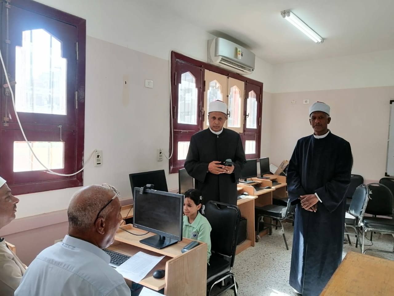 رئيس منطقة الأقصر الأزهرية يتابع فعاليات مسابقة الأزهر للسنة النبوية رئيس منطقة الأقصر الأزهرية يتابع فعاليات مسابقة الأزهر للسنة النبوية