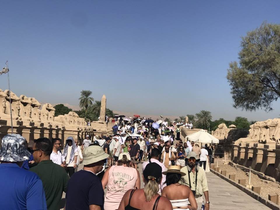 أفواج مميزة من سياح العالم يستمتعون بمعابد الكرنك أفواج مميزة من سياح العالم يستمتعون بمعابد الكرنك