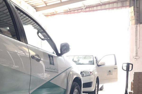 التجارة تغرم وتشهر بمنشأة تبيع منظفات منتهية الصلاحية