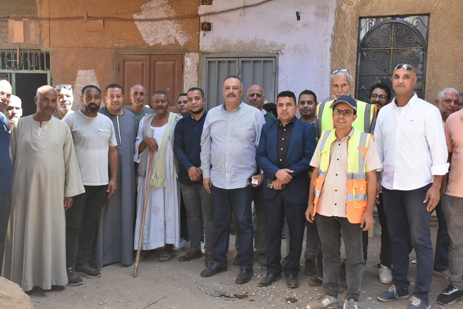 رئيس شركة مياه الأقصر يتابع العمل بشبكات الصرف الصحي بالعديسات بحري رئيس شركة مياه الأقصر يتابع العمل بشبكات الصرف الصحي بالعديسات بحري
