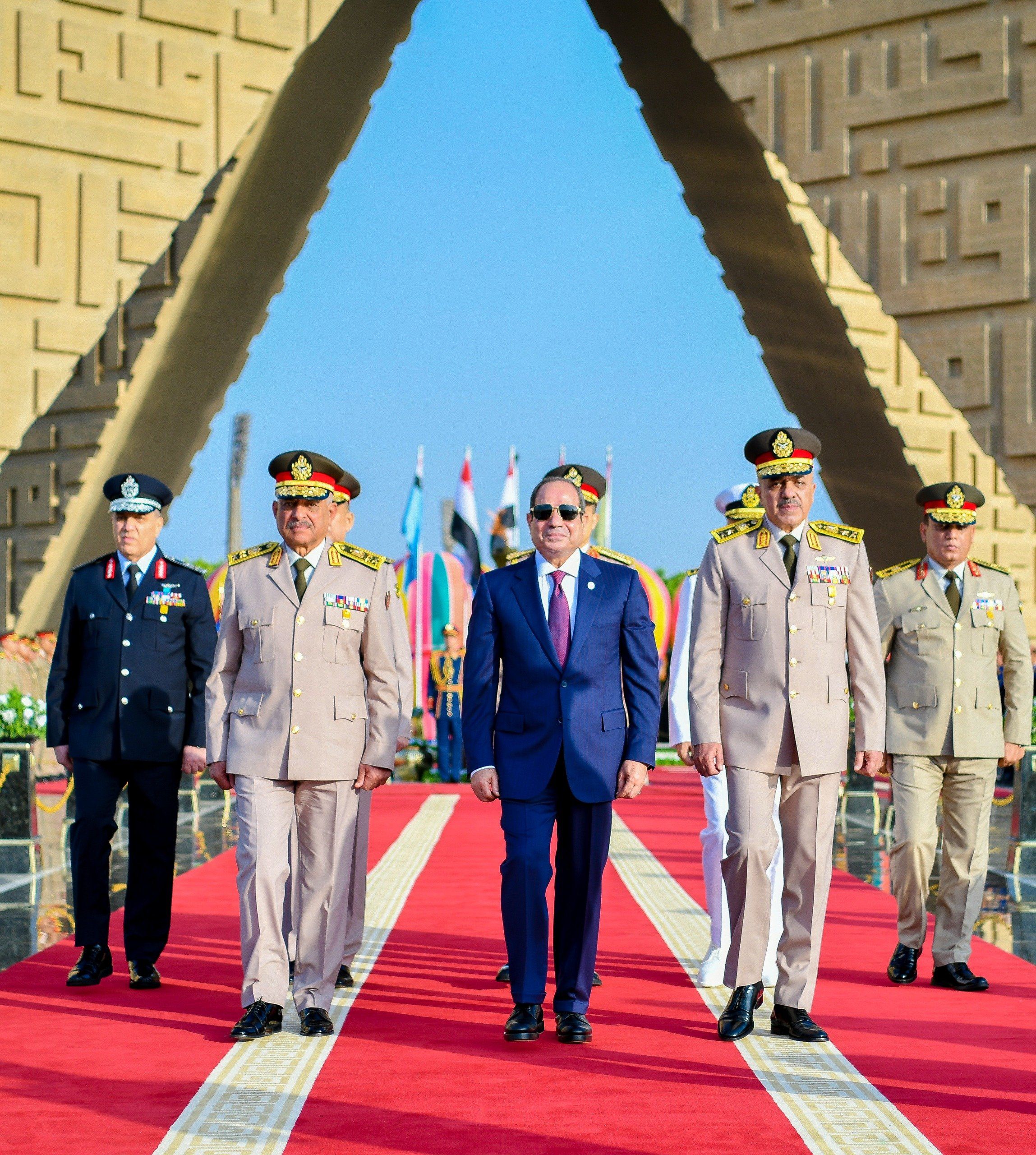 الرئيس السيسي يزور النصب التذكارى وقبرى عبد الناصر والسادات (2) الرئيس السيسي يزور النصب التذكارى وقبرى عبد الناصر والسادات (2)