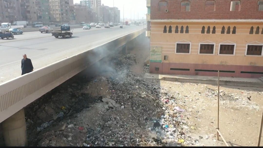 إلقاء المخلفات على الطرق إلقاء المخلفات على الطرق