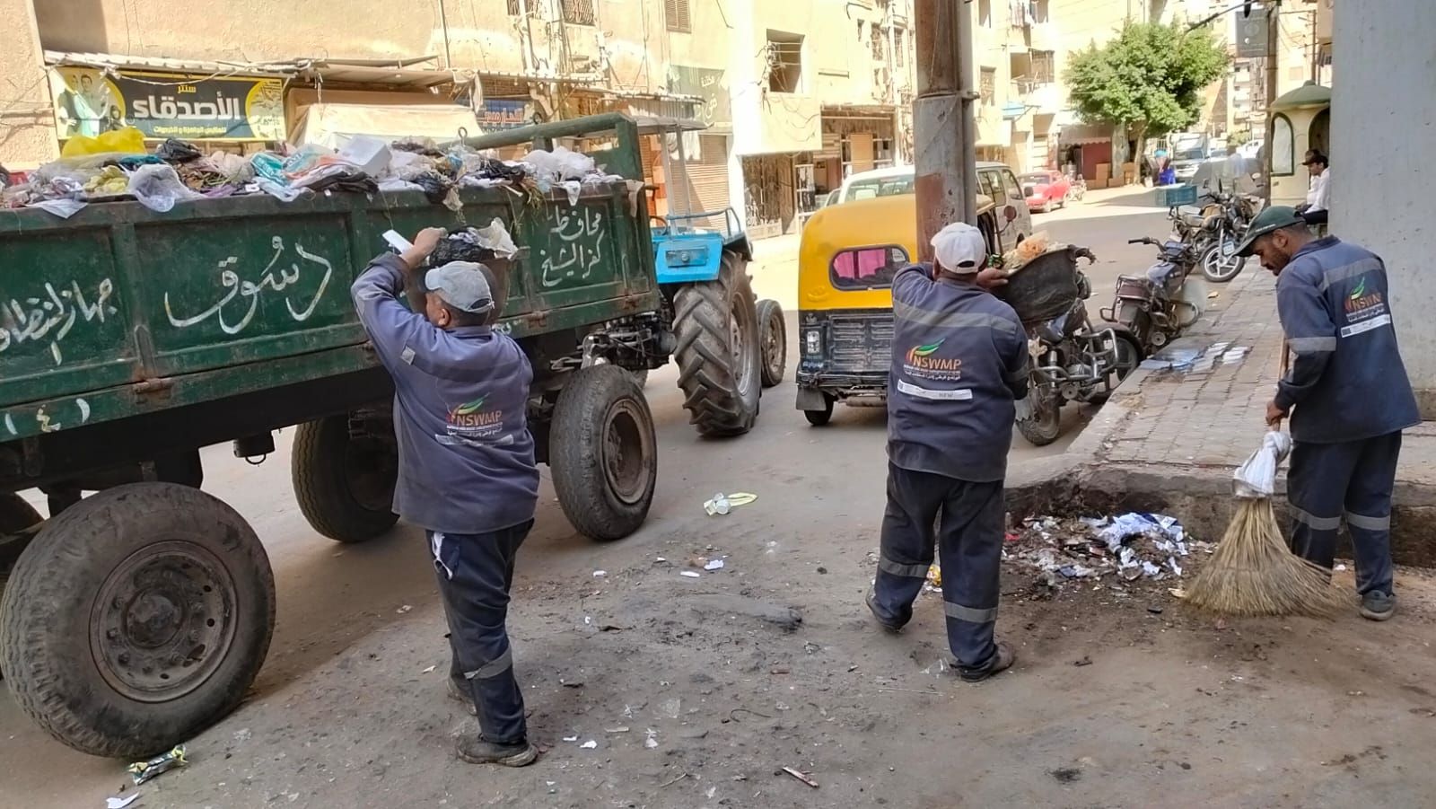 رفع المخلفات من الشوارع رفع المخلفات من الشوارع