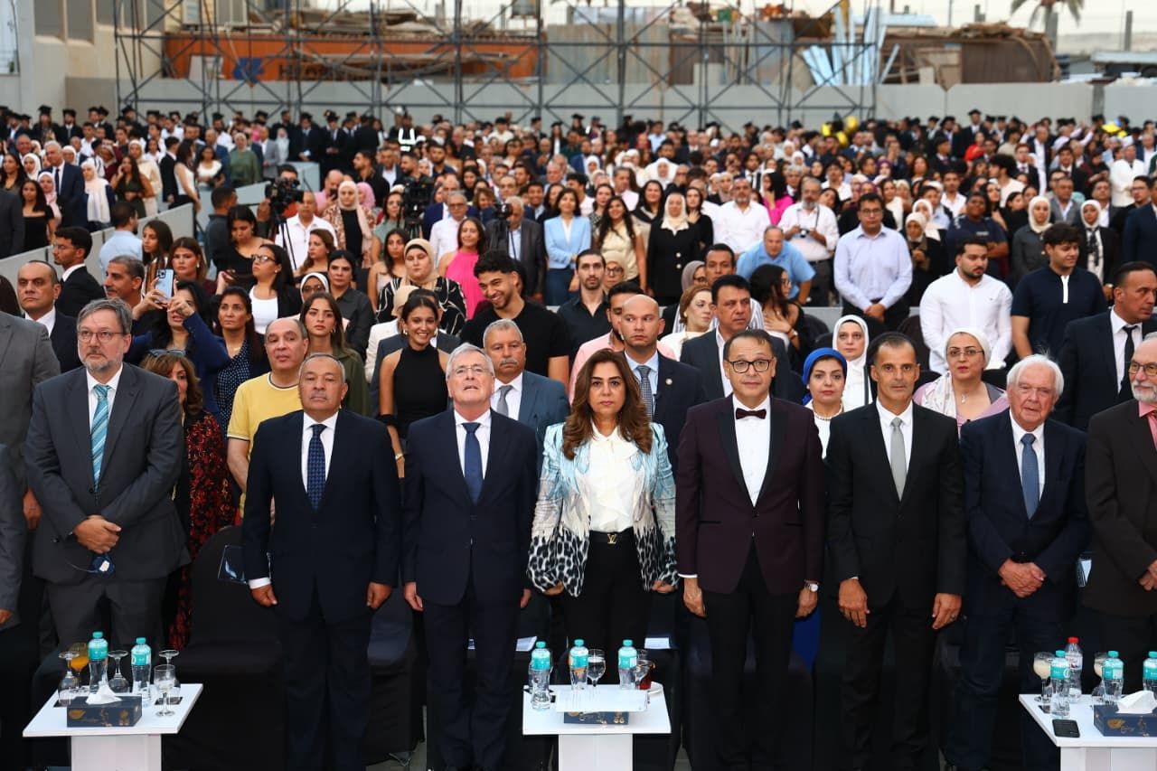 وزيرة التنمية المحلية تشهد احتفالية الجامعة الألمانية الدولية بتخريج دفعة طلاب جديدة (4)