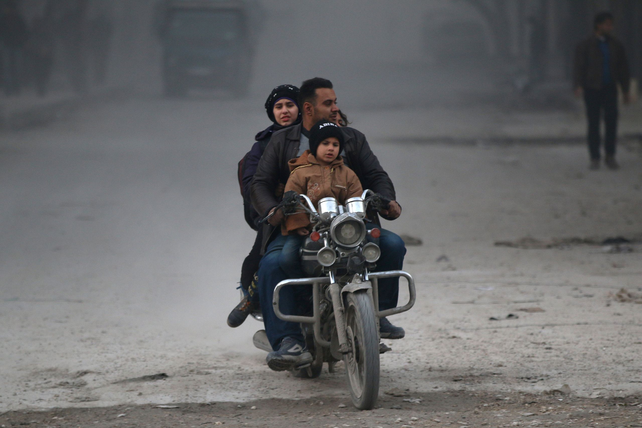 7 صور للحياة في حلب الشرقية