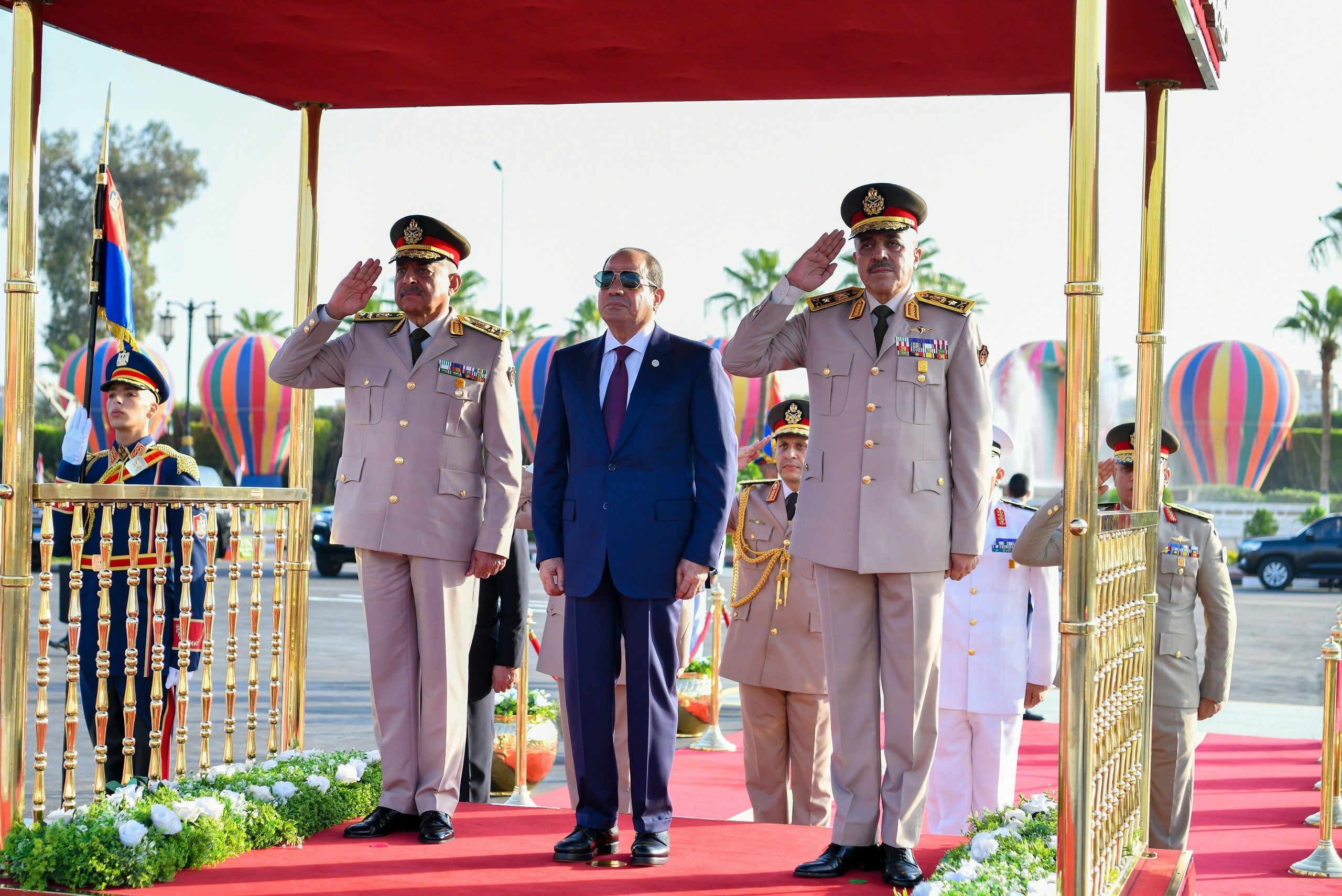 الرئيس السيسي يزور النصب التذكارى وقبرى عبد الناصر والسادات (4) الرئيس السيسي يزور النصب التذكارى وقبرى عبد الناصر والسادات (4)
