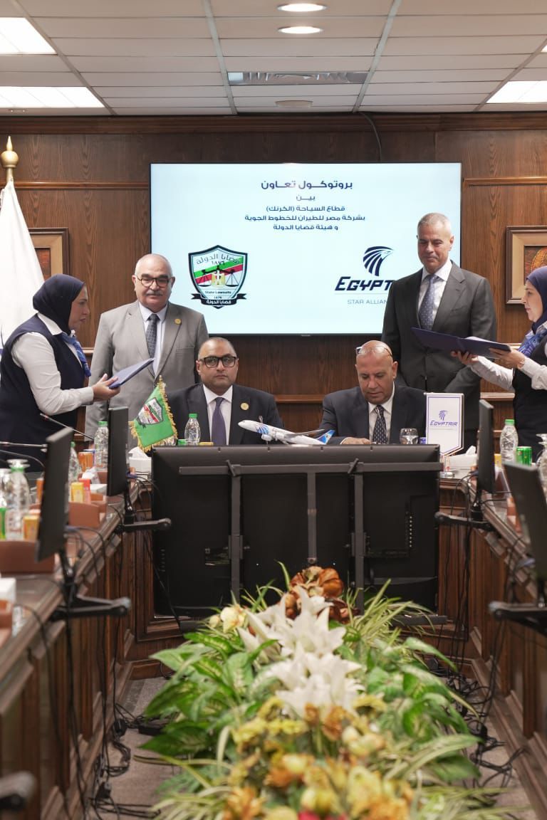 رئيس هيئة قضايا الدولة يزور وزير الطيران (1)