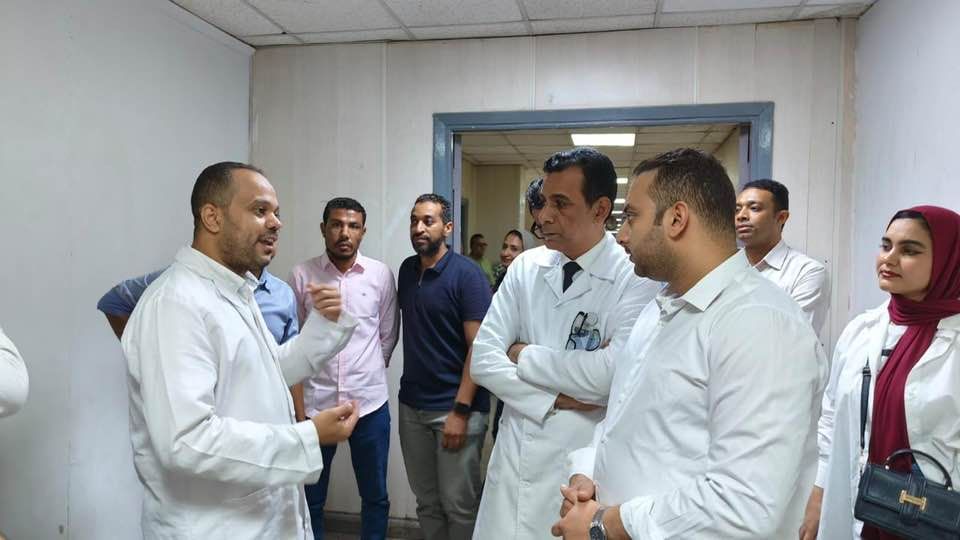 مدير الرعاية الصحية بالأقصر يتابع انتظام العمل داخل المجمع الطبي الدولي مدير الرعاية الصحية بالأقصر يتابع انتظام العمل داخل المجمع الطبي الدولي