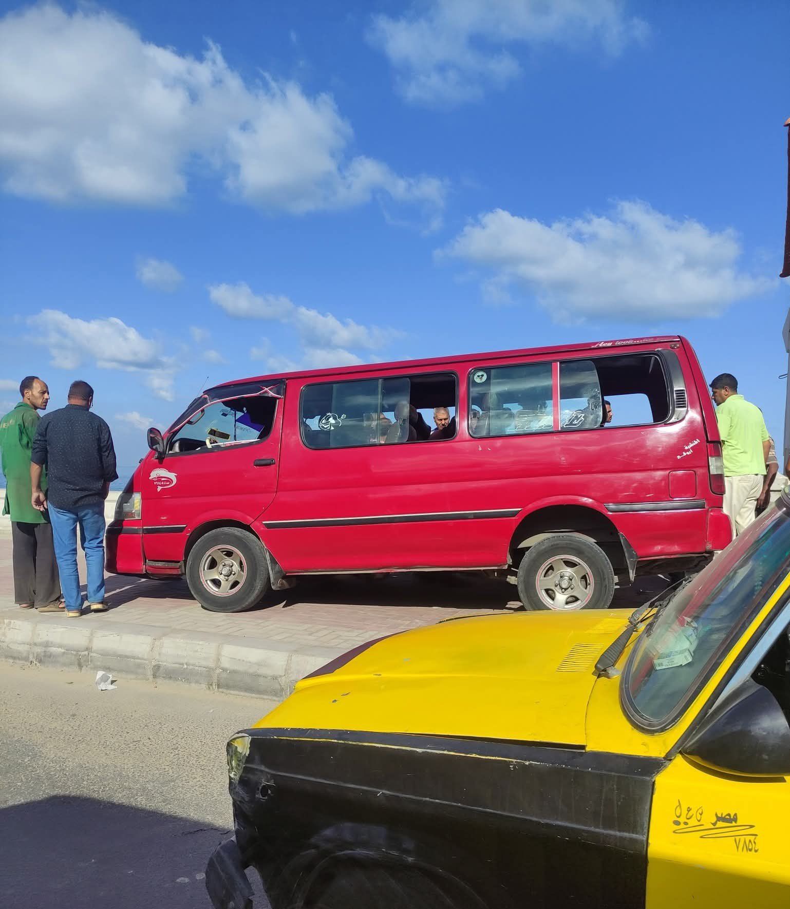 حادث سيارة ميكروباص علي كورنيش الإسكندرية حادث سيارة ميكروباص علي كورنيش الإسكندرية