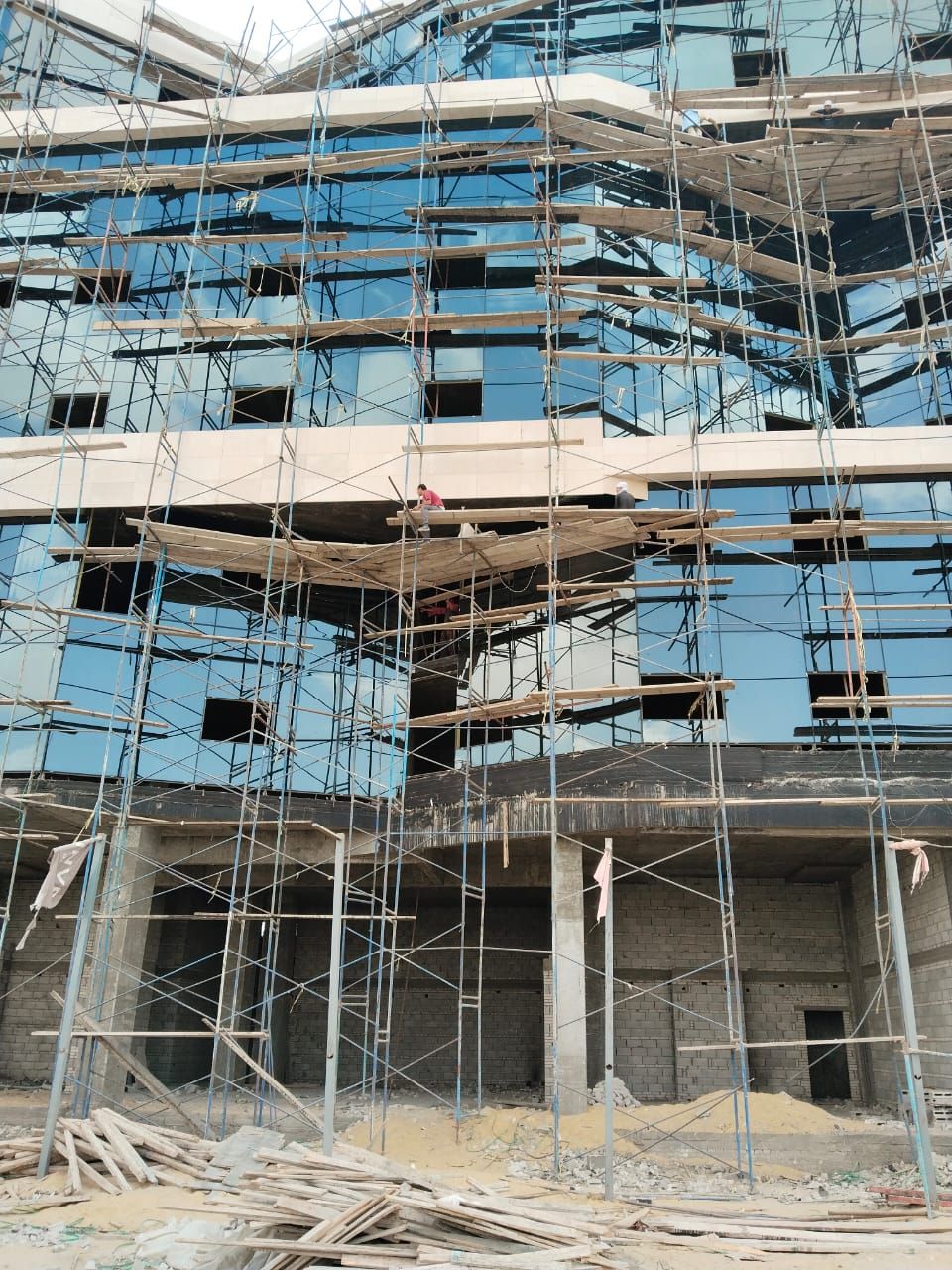 استمرار الحملات التفتيشية فى المواقع بالعاصمة الإدارية للتأكد من الالتزام بمبادئ السلامة المهنية استمرار الحملات التفتيشية فى المواقع بالعاصمة الإدارية للتأكد من الالتزام بمبادئ السلامة المهنية