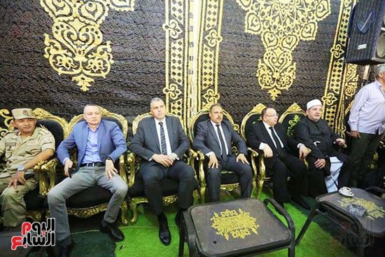 محافظ الشرقية فى الجنازة