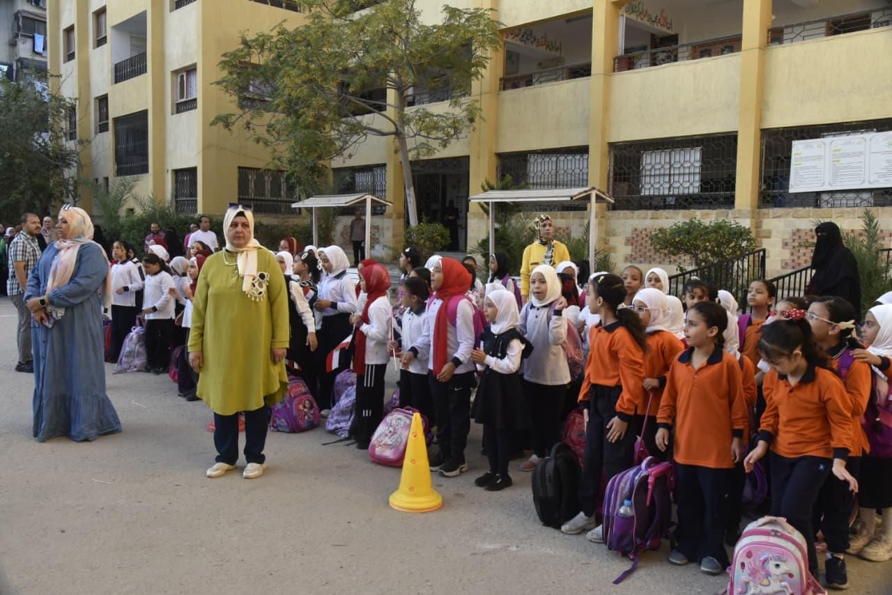 التلاميذ بالمدرسة التلاميذ بالمدرسة