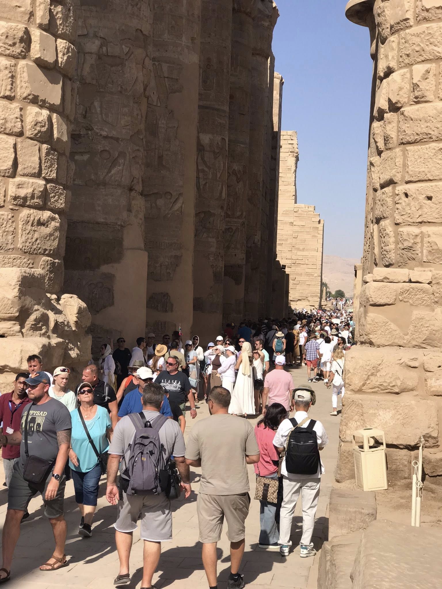 توافد سياح العالم فى معابد الكرنك