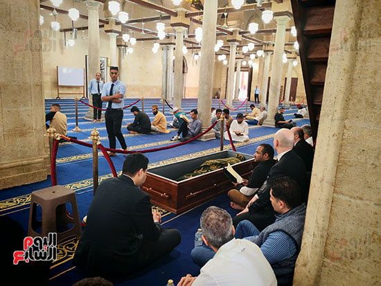 متكفن بكسوة الكعبة وصول جثمان الدكتور أحمد عمر هاشم الجامع الأزهر متكفن بكسوة الكعبة وصول جثمان الدكتور أحمد عمر هاشم الجامع الأزهر