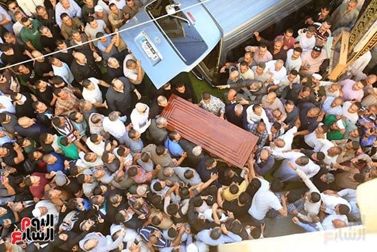 أهالى الشرقية يستقبلون الجثمان