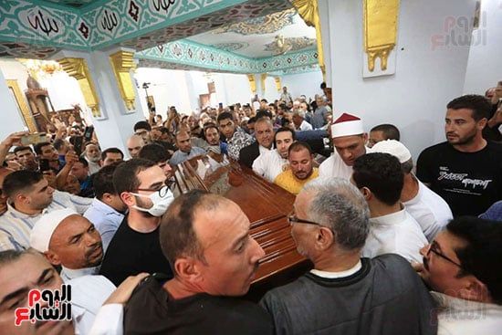 وصول جثمان الدكتور أحمد عمر هاشم للمسجد