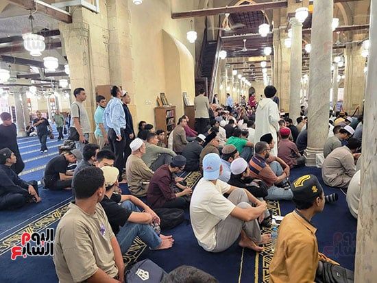 صلاة الجنازة عقب الظهر على الدكتور احمد عمر هاشم (1) صلاة الجنازة عقب الظهر على الدكتور احمد عمر هاشم (1)