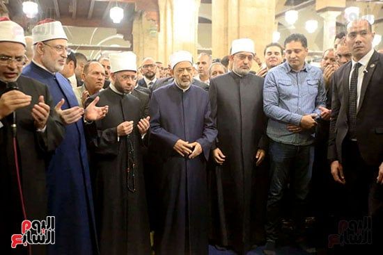 تشييع جنازة الدكتور أحمد عمر هاشم (32) تشييع جنازة الدكتور أحمد عمر هاشم (32)