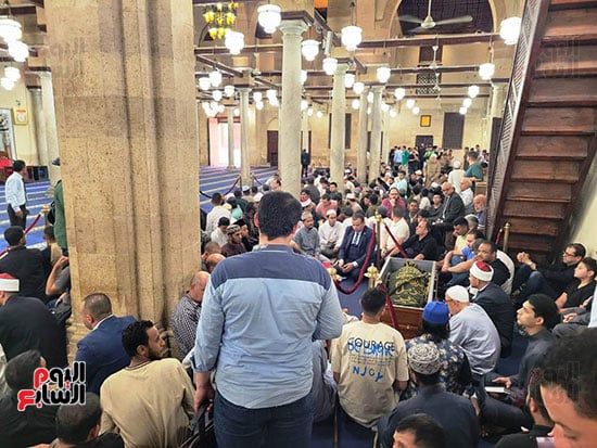 جثمان الدكتور أحمد عمر هاشم يصل الجامع الأزهر مكفناا بكسوة الكعبة (2) جثمان الدكتور أحمد عمر هاشم يصل الجامع الأزهر مكفناا بكسوة الكعبة (2)
