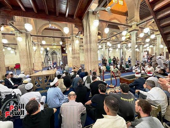 جثمان الدكتور أحمد عمر هاشم يصل الجامع الأزهر (3) جثمان الدكتور أحمد عمر هاشم يصل الجامع الأزهر (3)