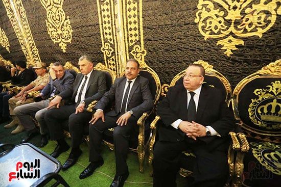 محافظ الشرقية خلال تشييع الجنازة