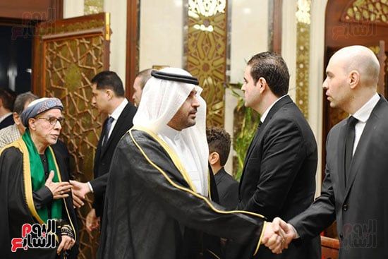 توافد المعزين على العزاء