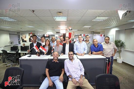الزملاء فى صالة تحرير اليوم السابع