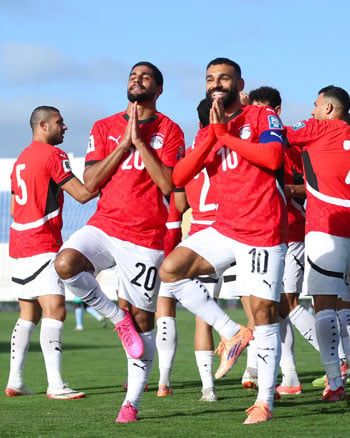 صلاح وإبراهيم عادل واحتفال الهدف
