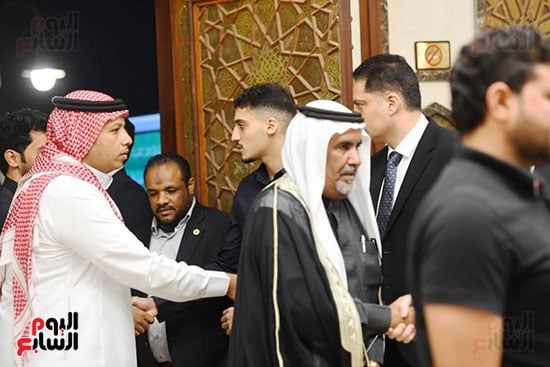 شخصيات عربية تقدم واجب العزاء