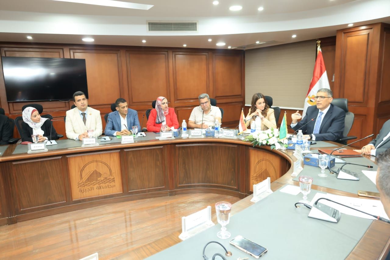 محافظ الجيزة يكرم أوائل الدورات التدريبية عن العام 2024 2025 (5)