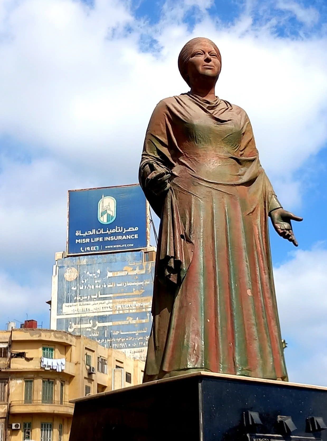 تمثال أم كلثوم بالميدان (2) تمثال أم كلثوم بالميدان (2)