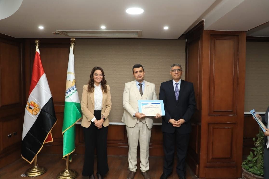 محافظ الجيزة يكرم أوائل الدورات التدريبية عن العام 2024 / 2025