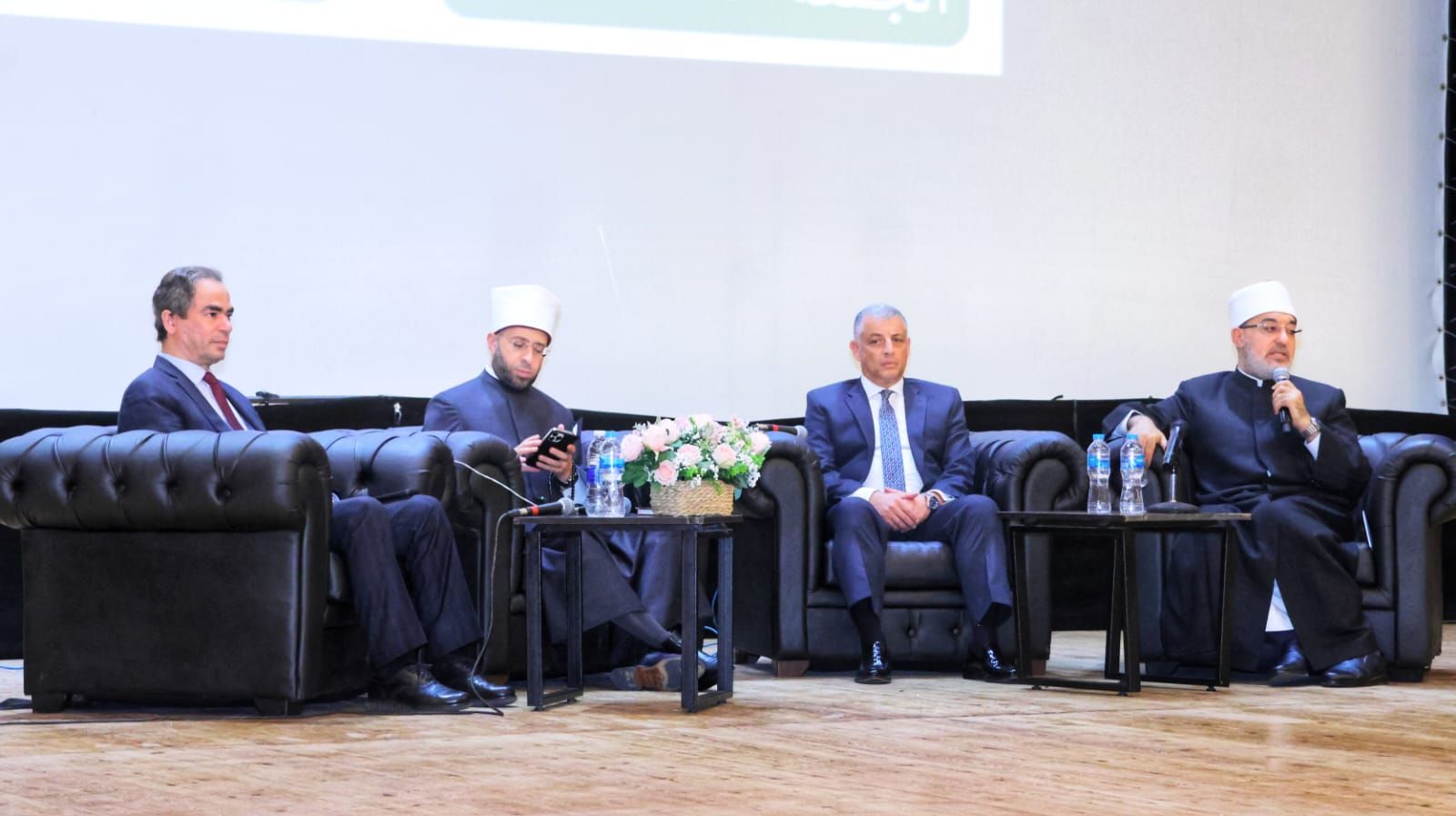 جانب من الندوة التثقيفية جانب من الندوة التثقيفية