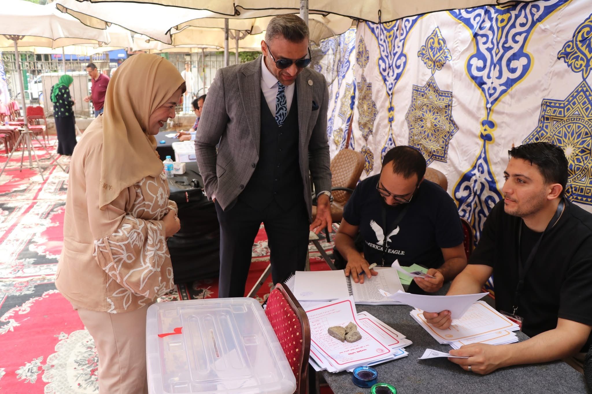 رئيس اللجنة الفرعية