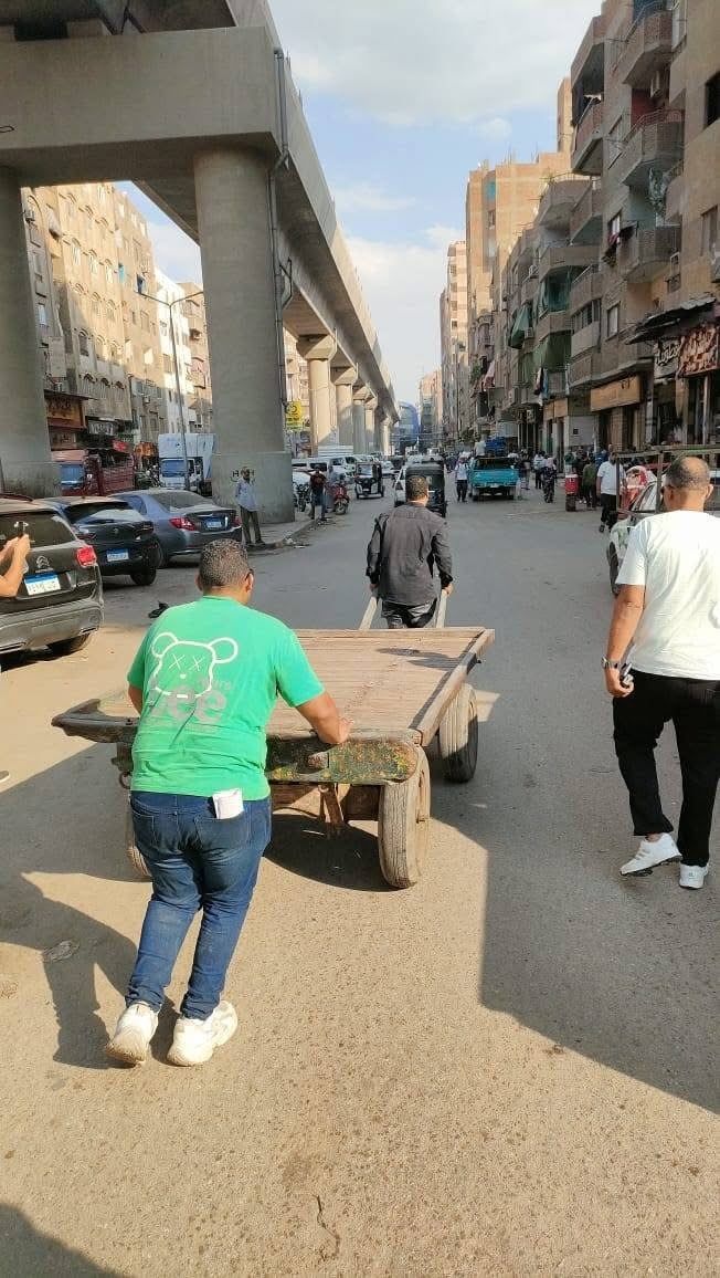 محافظة الجيزة تضبط عربات كارو لفرز وإلقاء المخلفات بالطريق العام محافظة الجيزة تضبط عربات كارو لفرز وإلقاء المخلفات بالطريق العام