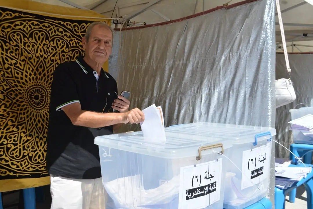 توافد الاطباء للتصويت توافد الاطباء للتصويت