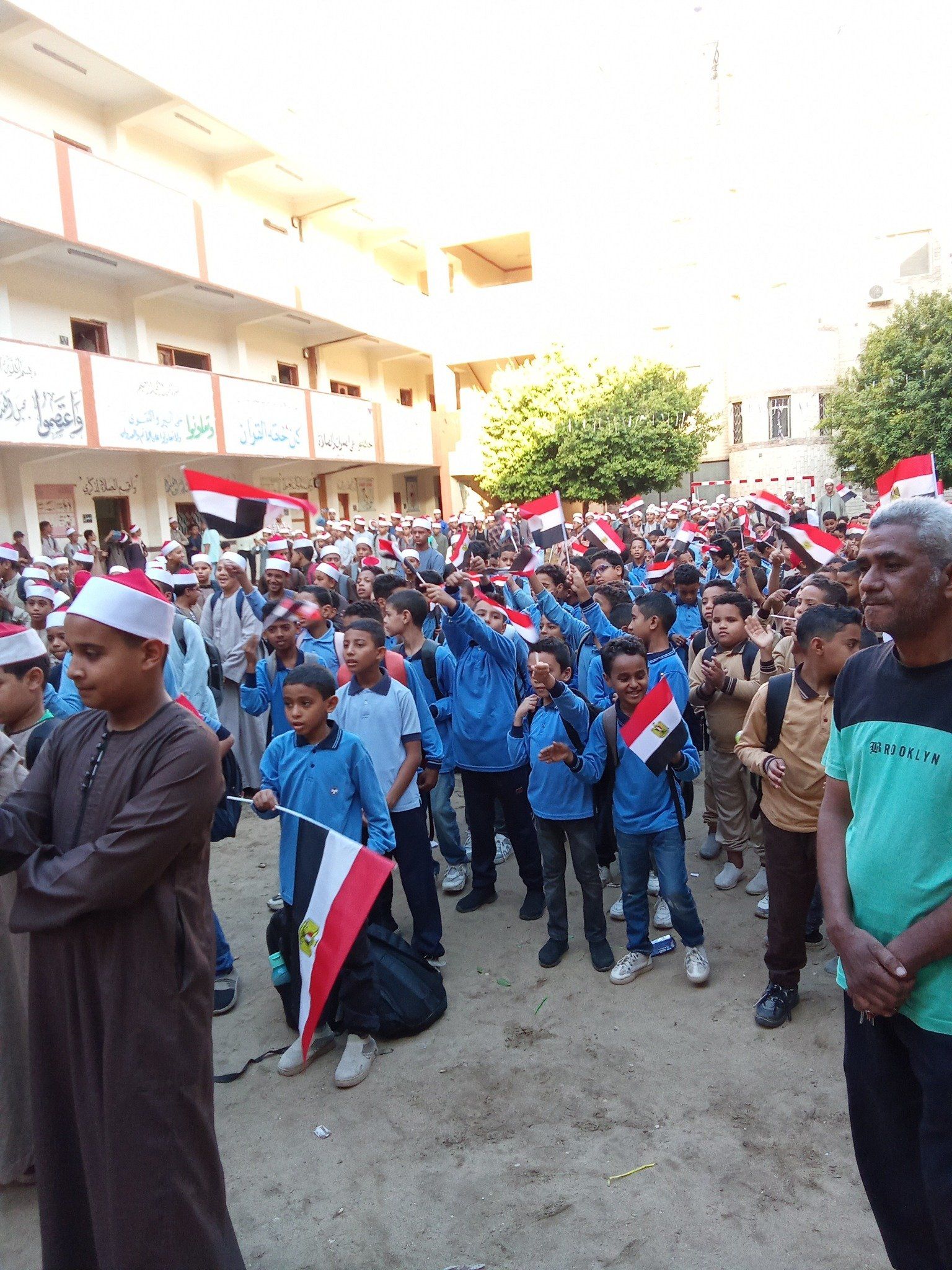 طلبة الأزهر الشريف بالأقصر يحتفلون بالذكرى 52 لإنتصارات أكتوبر طلبة الأزهر الشريف بالأقصر يحتفلون بالذكرى 52 لإنتصارات أكتوبر