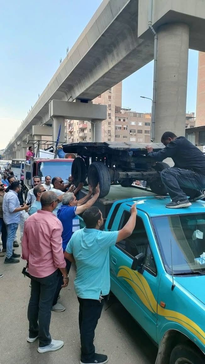محافظة الجيزة تضبط تروسيكلات وعربات كارو لفرز وإلقاء المخلفات بالطريق العام محافظة الجيزة تضبط تروسيكلات وعربات كارو لفرز وإلقاء المخلفات بالطريق العام