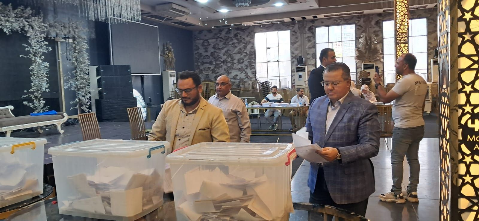 الدكتور عمرو الدخاخني خلال الإدلاء بصوته في انتخابات التجديد النصفي بالقليوبية الدكتور عمرو الدخاخني خلال الإدلاء بصوته في انتخابات التجديد النصفي بالقليوبية
