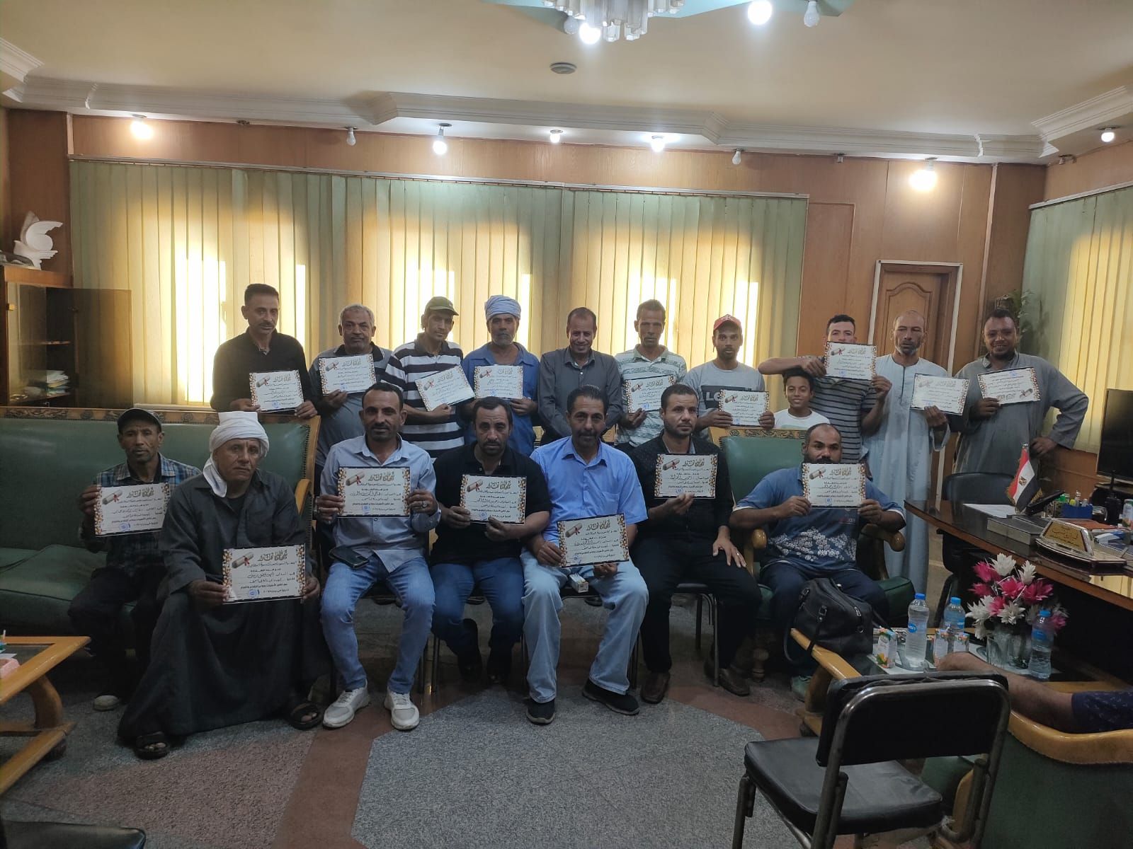 رئيس مدينة البدرشين يكرم العمال والسائقين المتميزين (2) رئيس مدينة البدرشين يكرم العمال والسائقين المتميزين (2)
