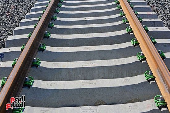 أعمال سحب القضبان على سكة القطار السريع (27) أعمال سحب القضبان على سكة القطار السريع (27)