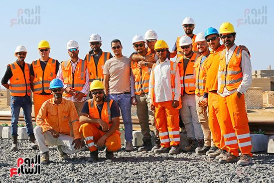 أعمال سحب القضبان على سكة القطار السريع (30) أعمال سحب القضبان على سكة القطار السريع (30)