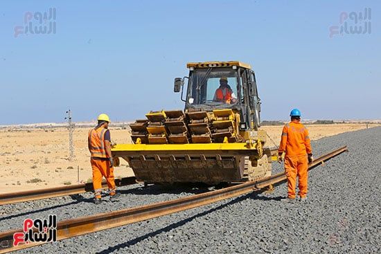 أعمال سحب القضبان على سكة القطار السريع (11) أعمال سحب القضبان على سكة القطار السريع (11)