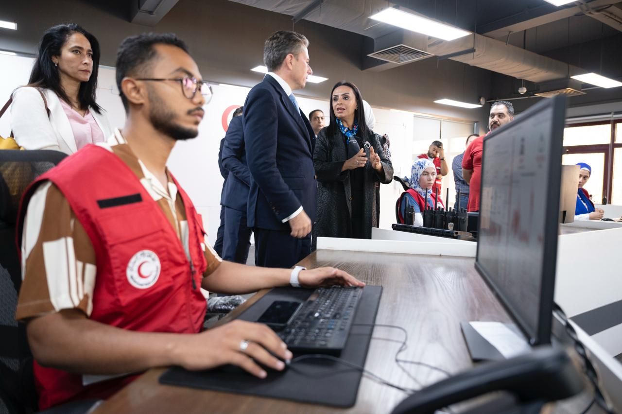 واستعرضت وزيرة التضامن الاجتماعي نائبة رئيس الهلال الأحمر المصري الجهود الإنسانية والإغاثية التي قام بها الهلال الأحمر المصري (6) واستعرضت وزيرة التضامن الاجتماعي نائبة رئيس الهلال الأحمر المصري الجهود الإنسانية والإغاثية التي قام بها الهلال الأحمر المصري (6)