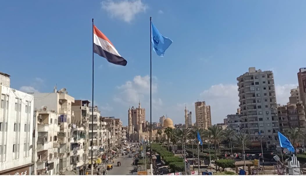 تعليق أعلام الجمهورية ومحافظة كفر الشيخ