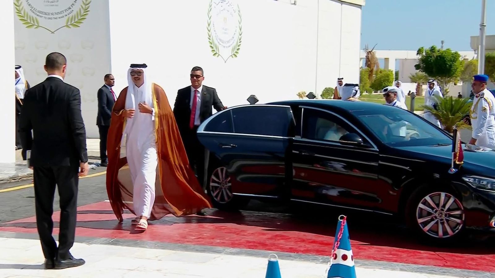 السيسي يستقبل أمير قطر (2) السيسي يستقبل أمير قطر (2)