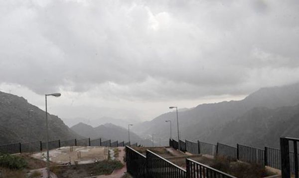 الطقس اليوم.. سحب رعدية ممطرة على 4 مناطق 