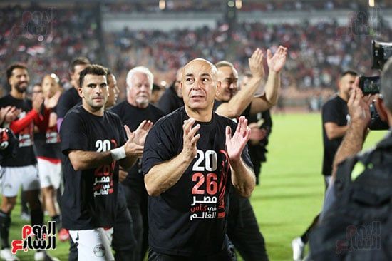 حسام حسن وتحية الجمهور