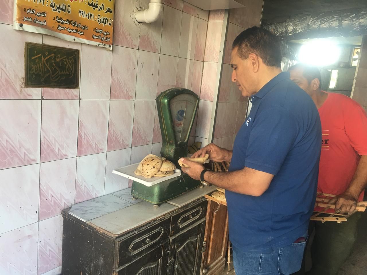 جانب من الحملات التموينية (1) جانب من الحملات التموينية (1)